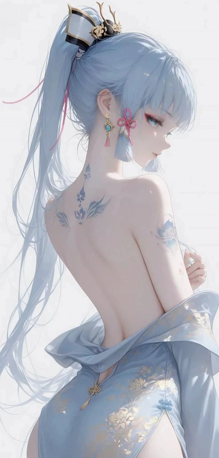 原神福利图：神里绫华露背金纹蓝裙，清冷魅惑曲线勾魂
