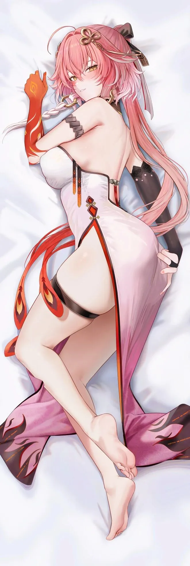 鸣潮福利图：炽霞渐变粉白开叉裙，妩媚神女曲线勾魂