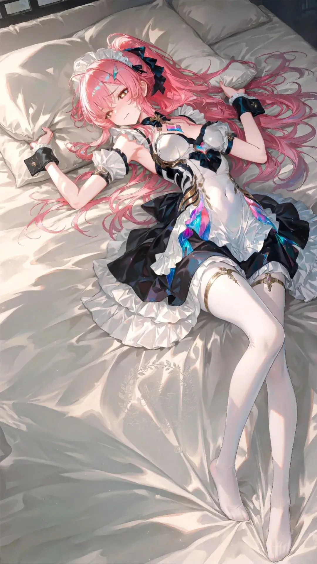 鸣潮福利图：艾莲黑白女仆装白丝卧床，娇羞纯欲曲线勾人